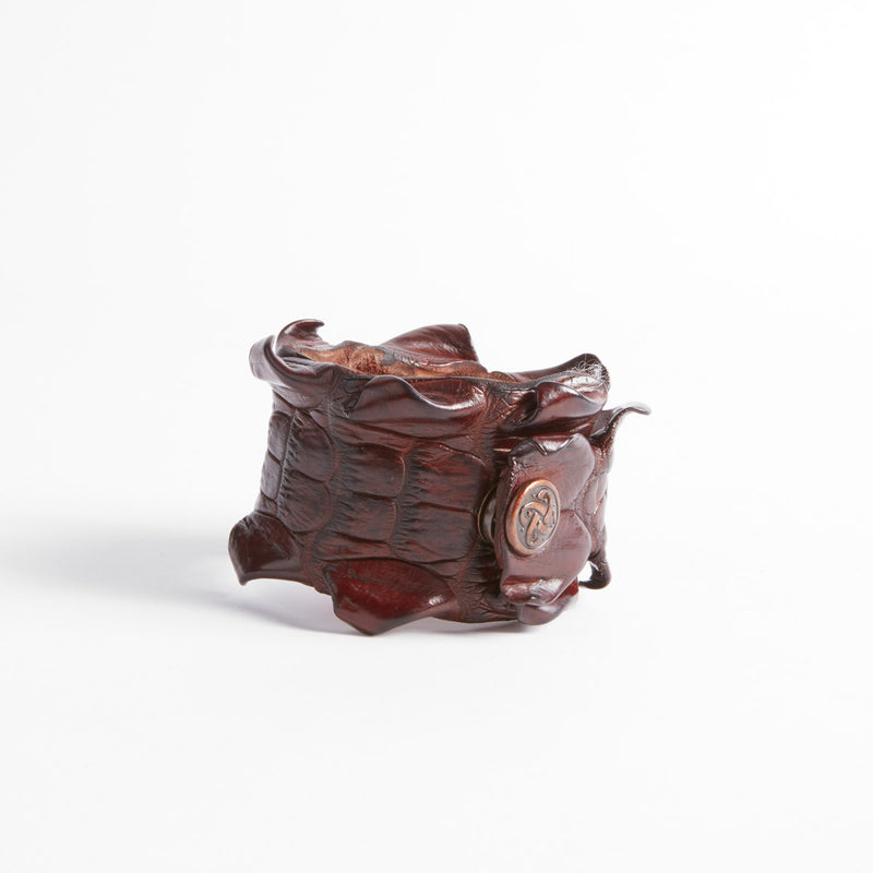 Pulsera gruesa de piel de cocodrilo
