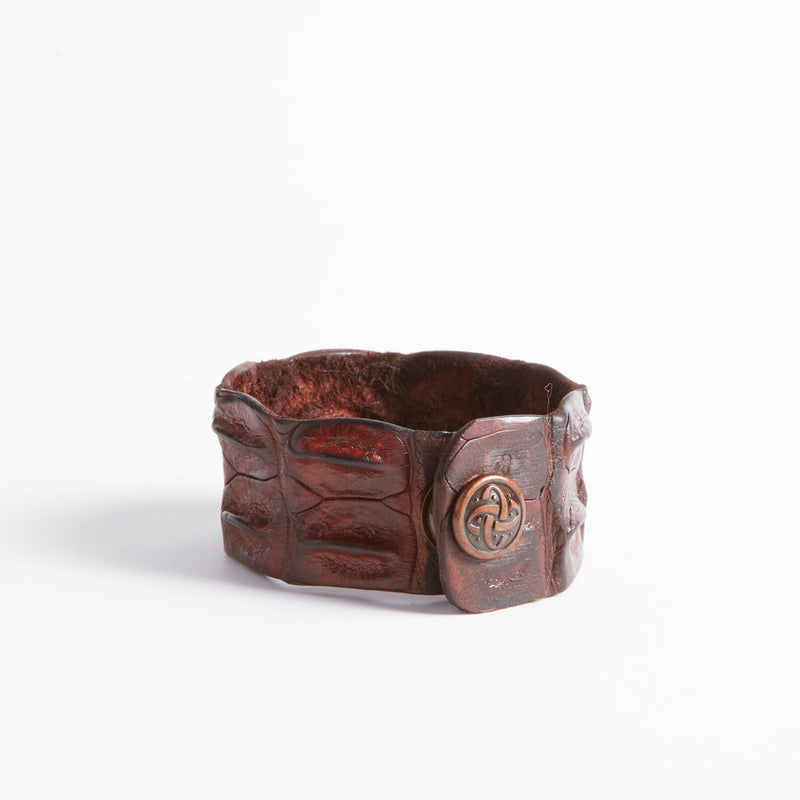 Pulsera gruesa de piel de cocodrilo