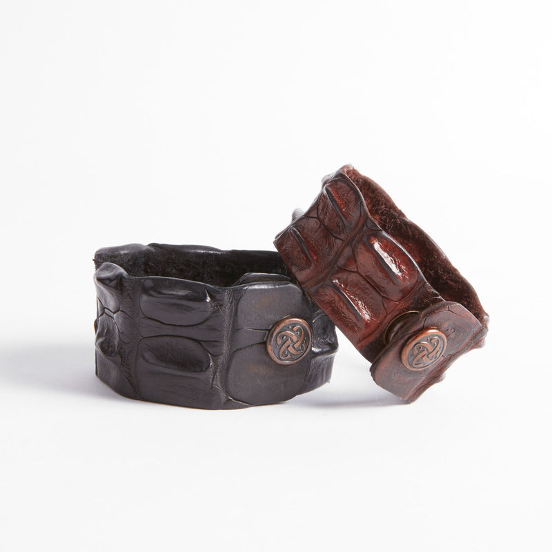 Pulsera gruesa de piel de cocodrilo